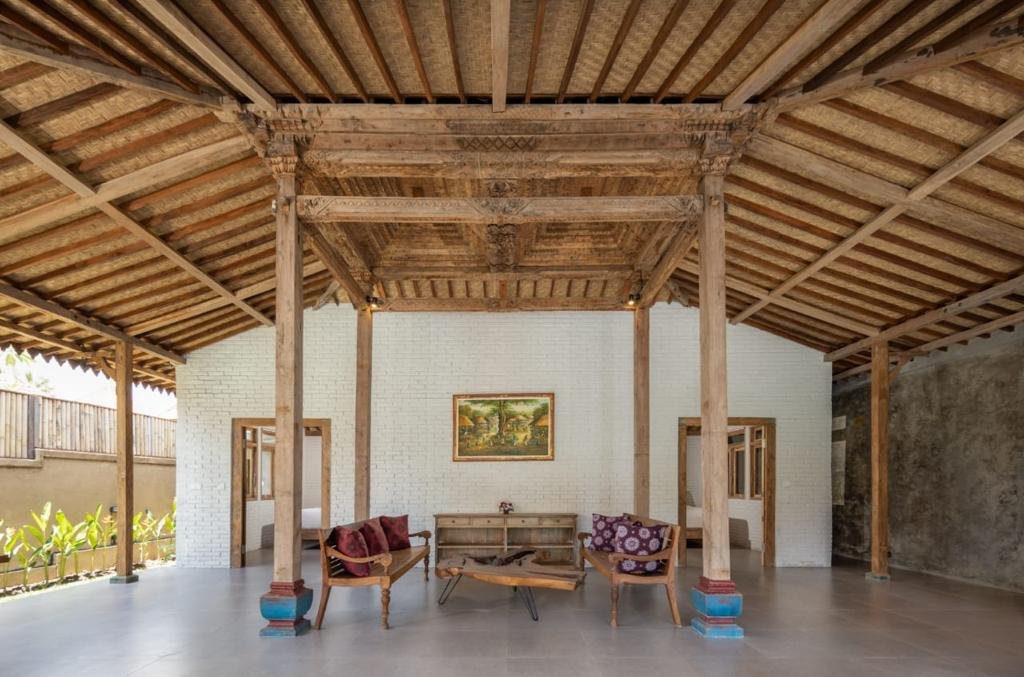 A BRAND NEW VILLA AT LODTUNDUH, UBUD, with amazing Javanese carved old teak - 7