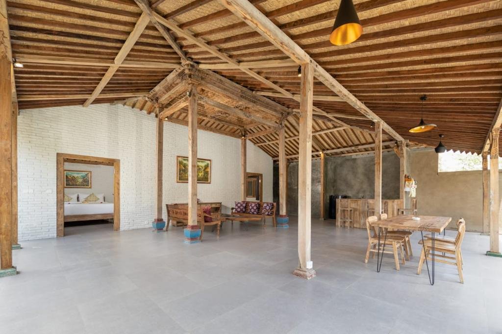 A BRAND NEW VILLA AT LODTUNDUH, UBUD, with amazing Javanese carved old teak - 9