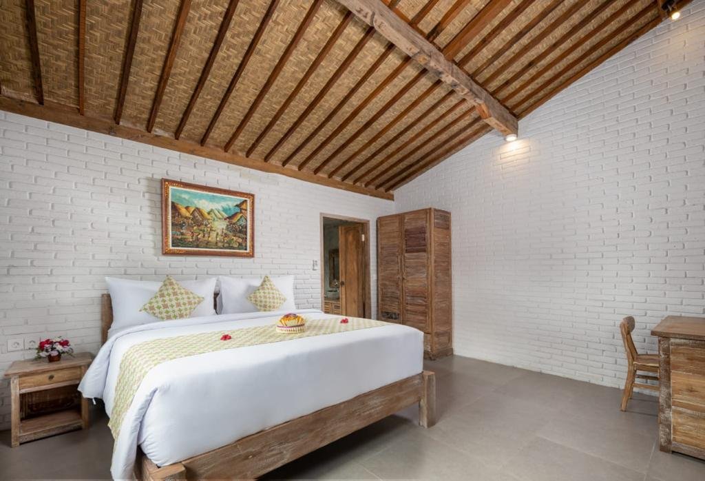 A BRAND NEW VILLA AT LODTUNDUH, UBUD, with amazing Javanese carved old teak - 13