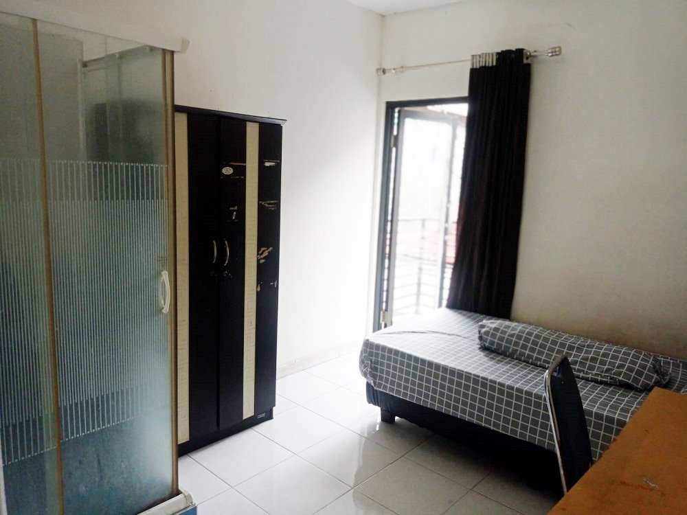 Kost Dekat Kampus UNJ, Graha BNPB, RS Persahabatan dan Mall Green Pramuka Square - 5