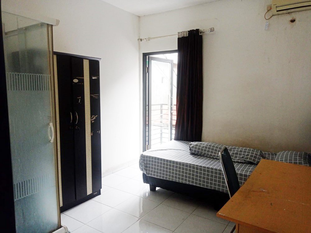 Kost Dekat Kampus UNJ, Graha BNPB, RS Persahabatan dan Mall Green Pramuka Square - 4