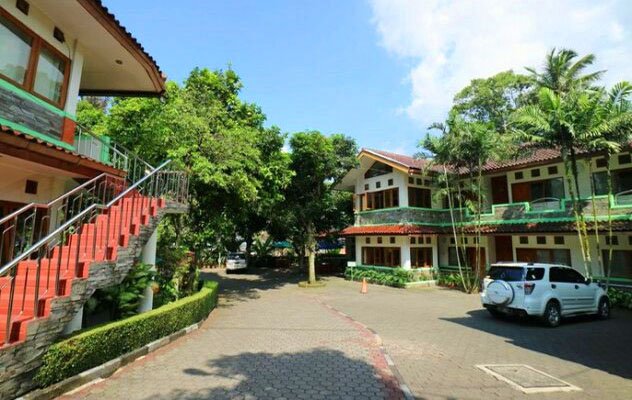 RESORT HOTEL DI JALAN DOKTER SETIABUDI BANDUNG - 10