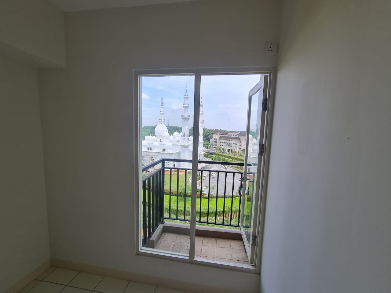 Dijual 1 Unit Apartemen Podomoro Golf View, Lt 8, 2 kmr, Unfurnished - 4