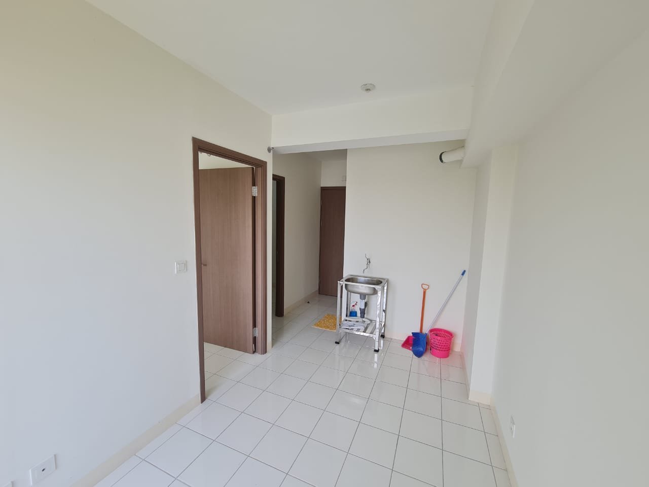 Dijual 1 Unit Apartemen Podomoro Golf View, Lt 8, 2 kmr, Unfurnished - 2