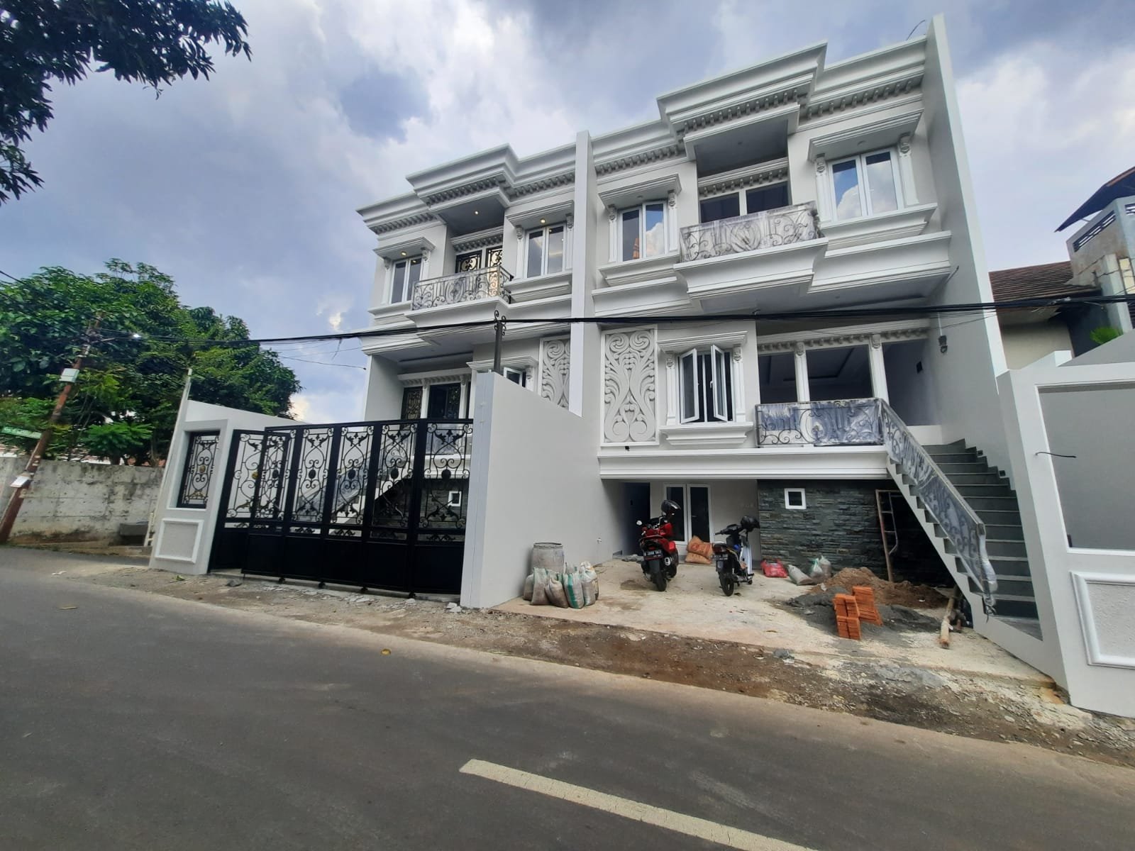 Dijual Rumah Mewah Classic Modern Jl Durian Jagakarsa JAKARTA SELATAN - 2
