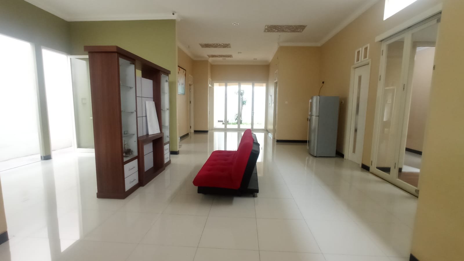 DiJual Rumah + Kantor/Butik Mewah Baru, siap huni di Surabaya Rp. 5,9 M, Disewakan Rp. 130 jt/thn - 13