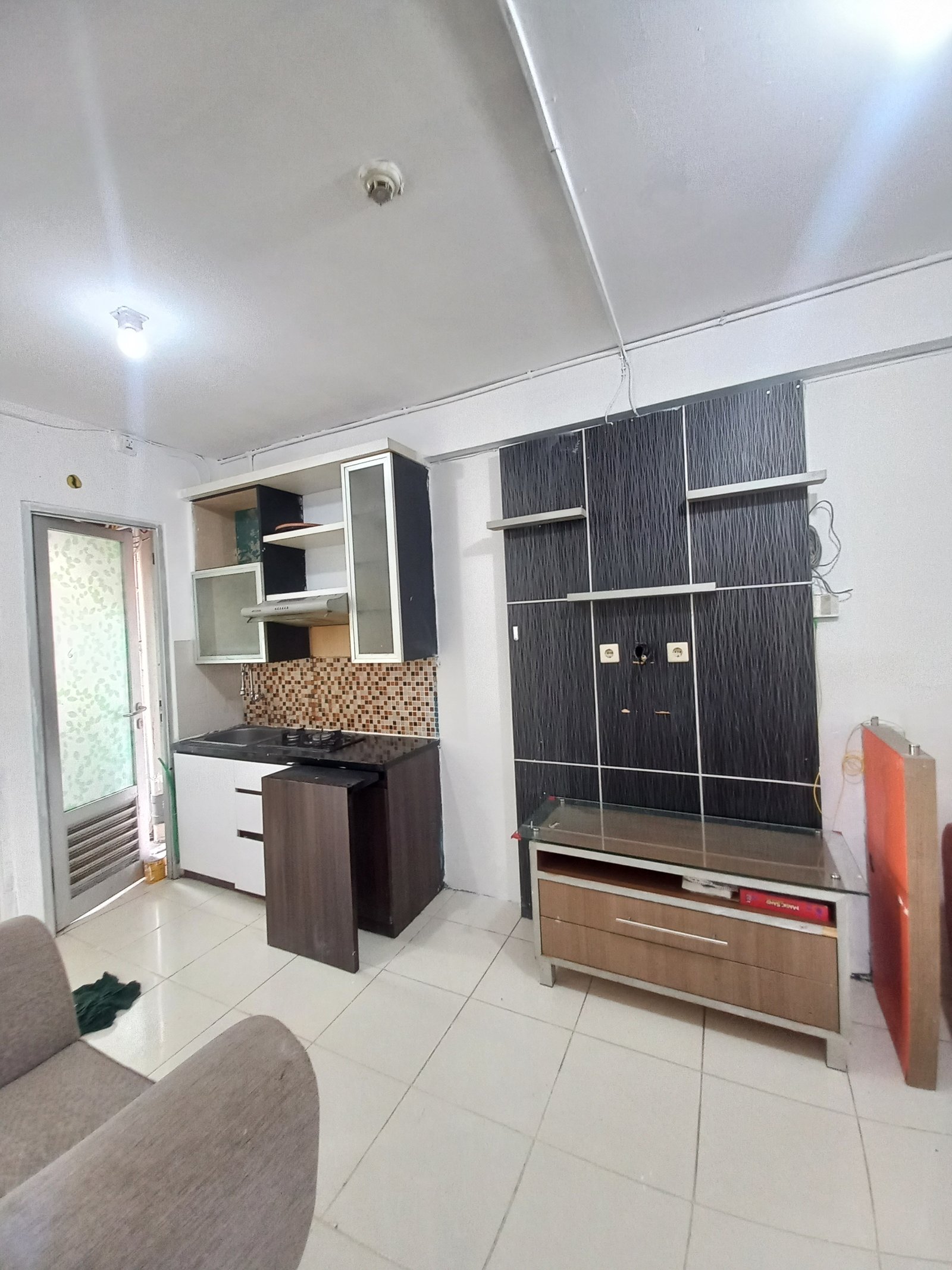 Disewakan apartemen gading nias EMERALD type Semi furnish 2bedrooms - 2