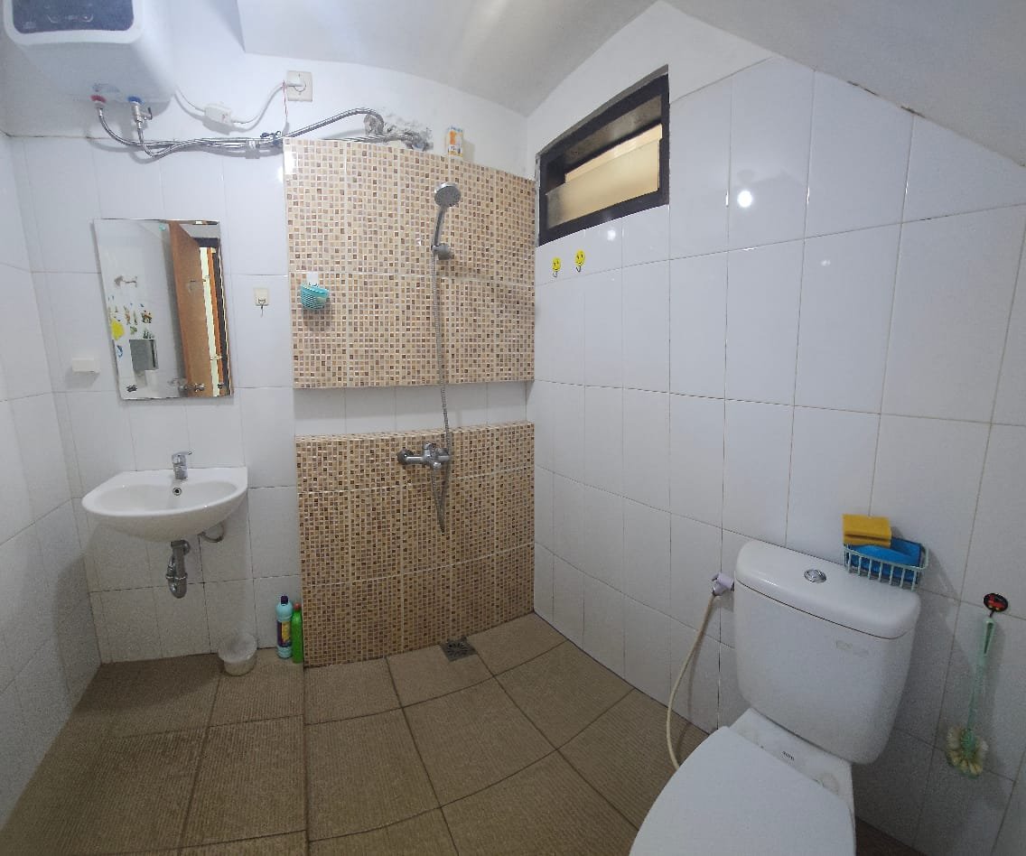 Di jual rumah bagus 2 Lt ,Strategis dekat  pintu tol Pamulang, bebas banjir, Cluster Greenwoods Pamulang,Tangerang Selatan - 16