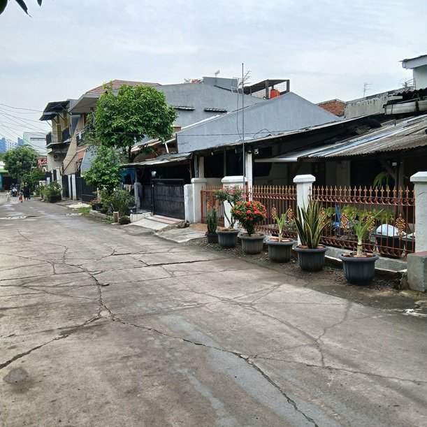 Rumah Second Strategis Bebas Banjir di Bekasi Kota - 6