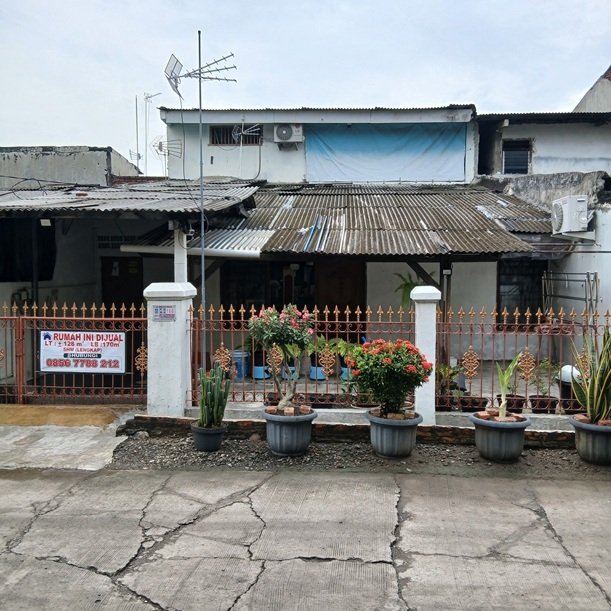Rumah Second Strategis Bebas Banjir di Bekasi Kota - 7