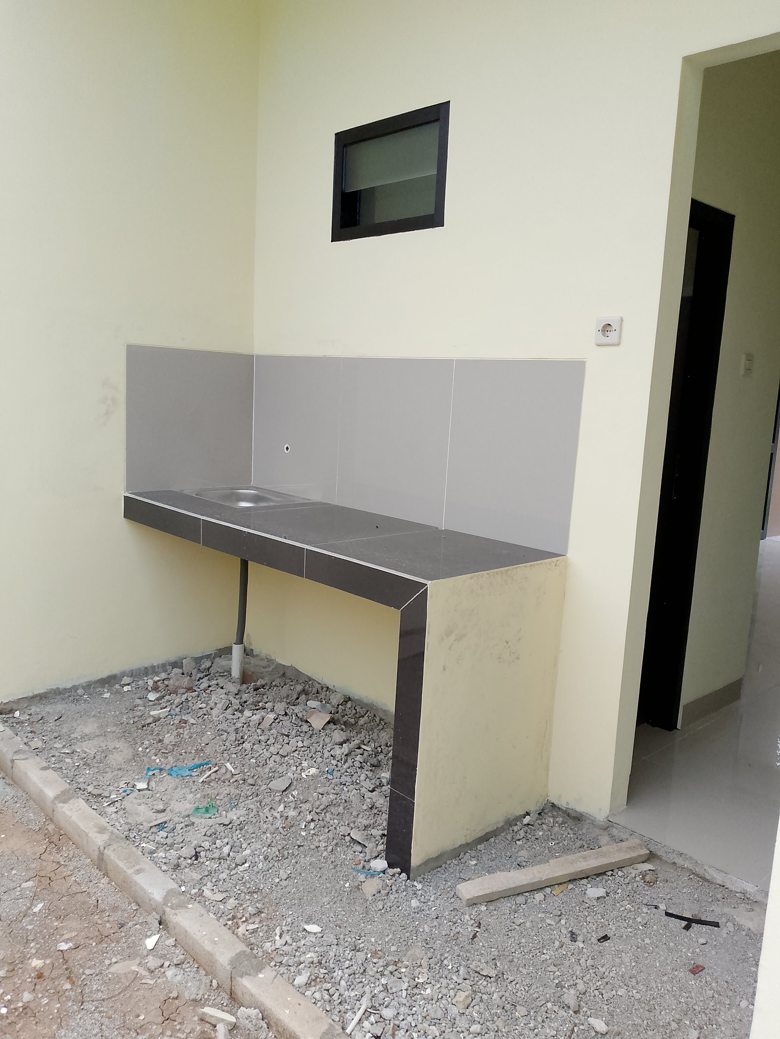DI KONTRAKAN Rumah di Lokasi Strategis Pinggir Jalan Cikarang - 7