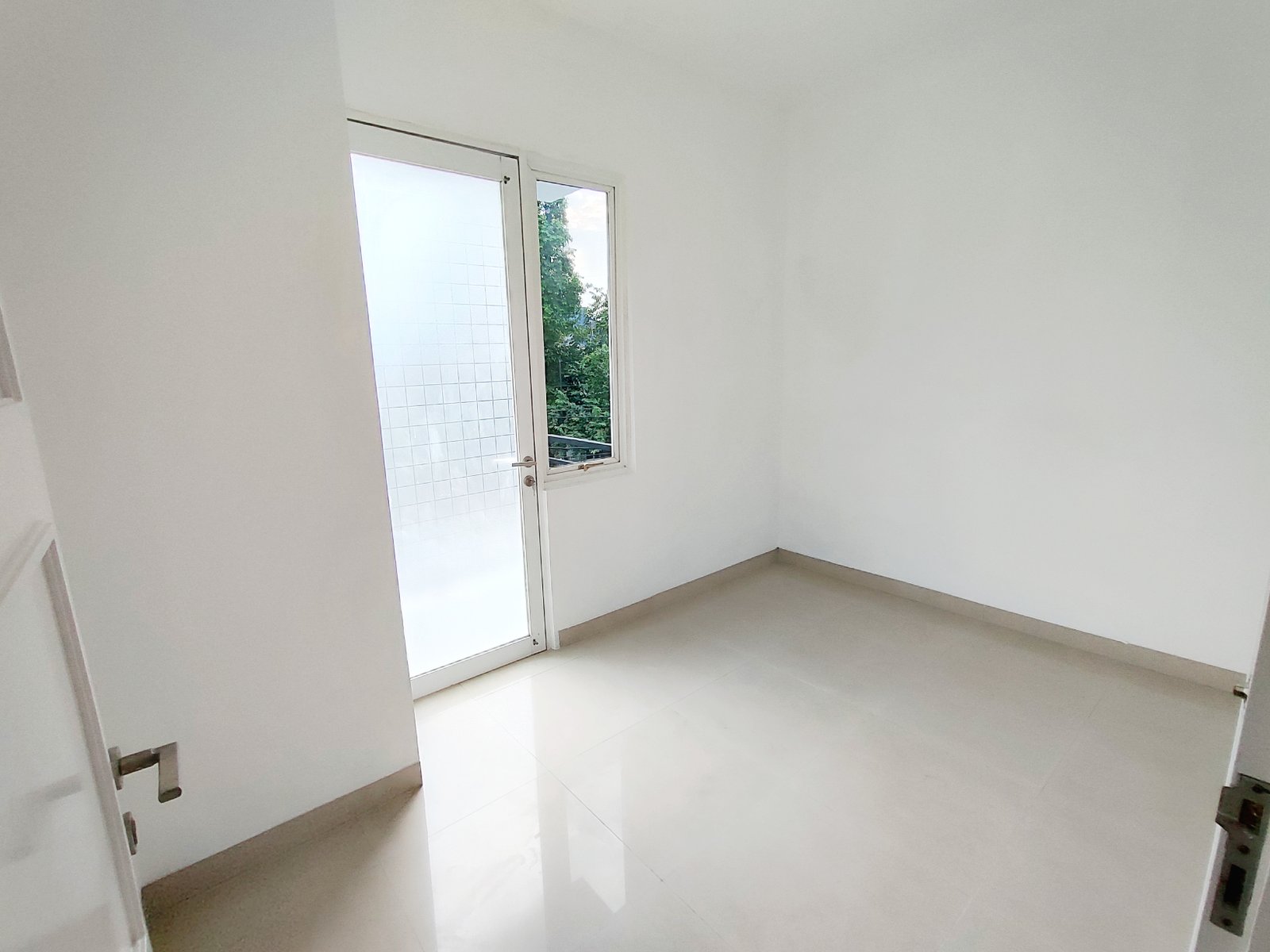 Dijual Cepat. Rumah berlokasi strategis & siap huni di Serpong dekat BSD. - 28