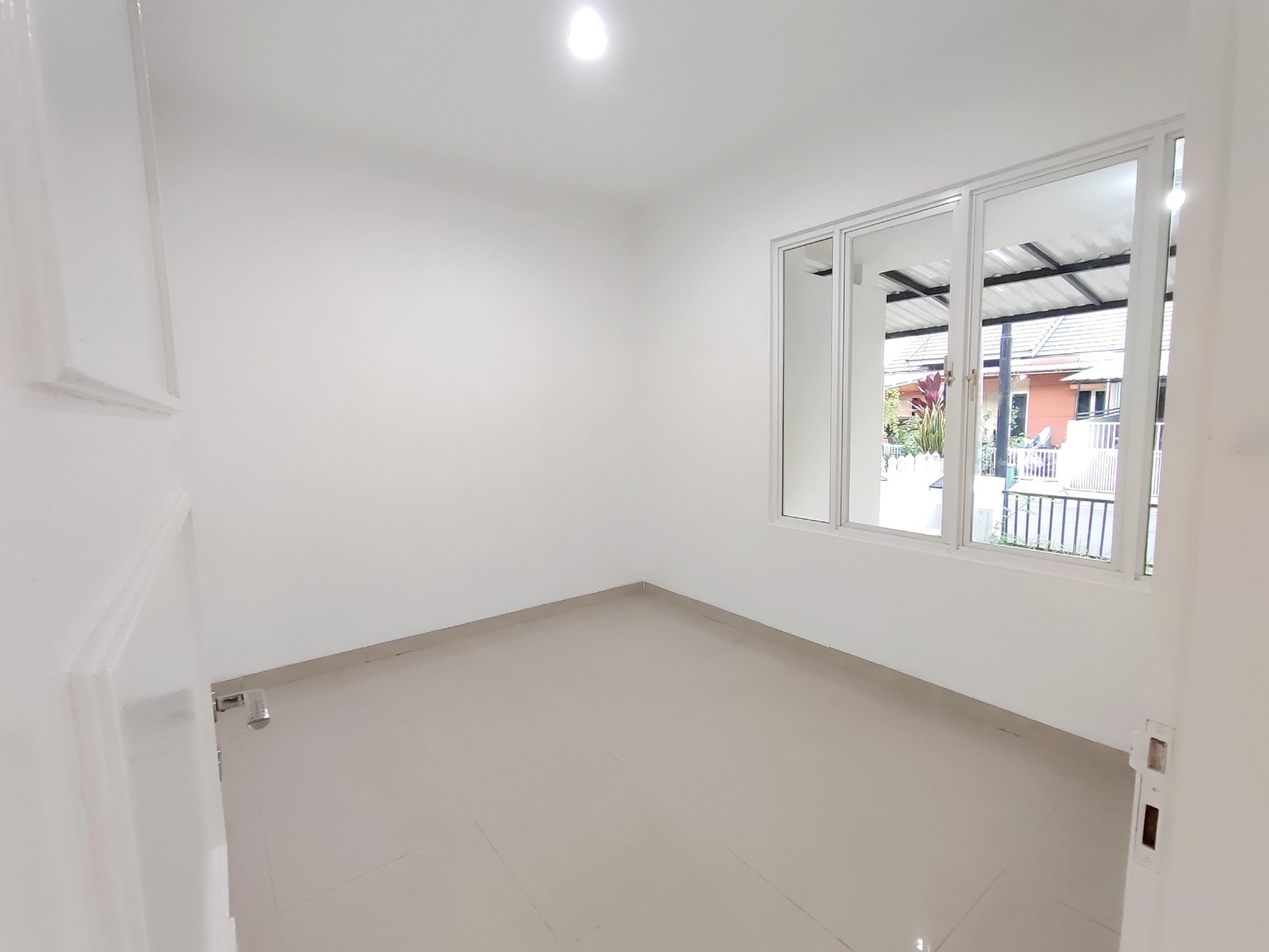 Dijual Cepat. Rumah berlokasi strategis & siap huni di Serpong dekat BSD. - 8