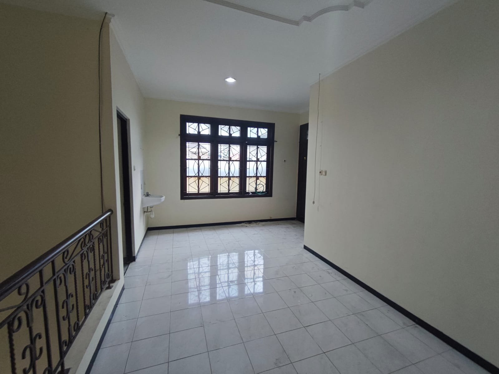 Dijual Rumah 2 Lantai Siap Huni Di Perumahan Dharmahusada Mas Mulyorejo Surabaya - 11