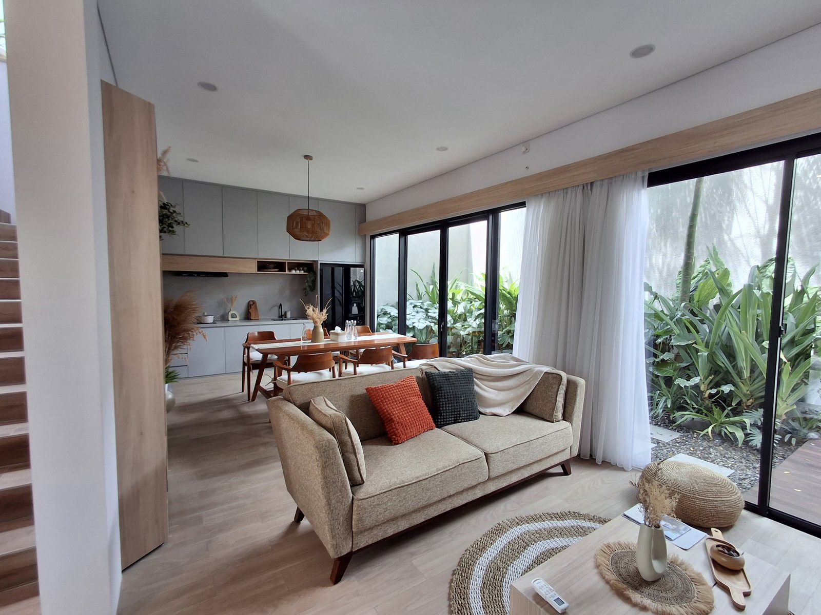 Rumah Megah Dalam Perumahan elit Belakang Transhome Type 130/126m2 Harga 2.385 Miliar Siap KPR - 12