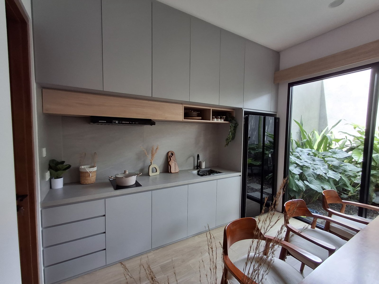 Rumah Megah Dalam Perumahan elit Belakang Transhome Type 130/126m2 Harga 2.385 Miliar Siap KPR - 4