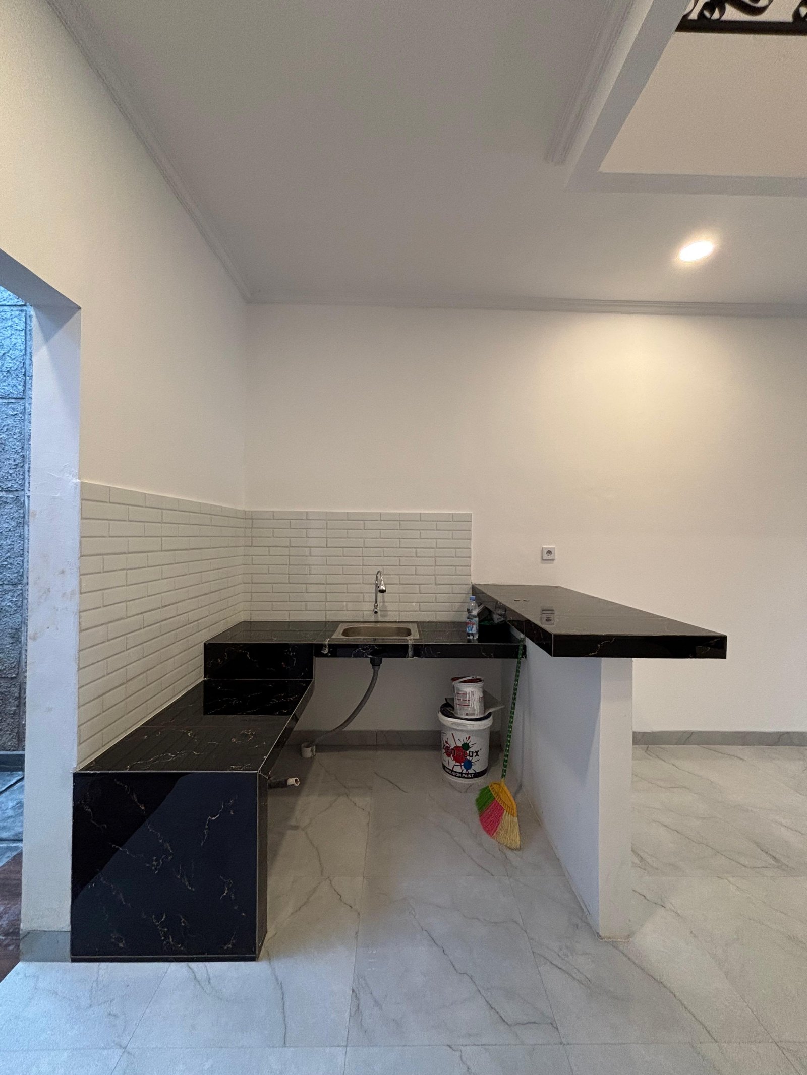 Rumah baru dalam komplek akses tol Jatiwaringin - 4