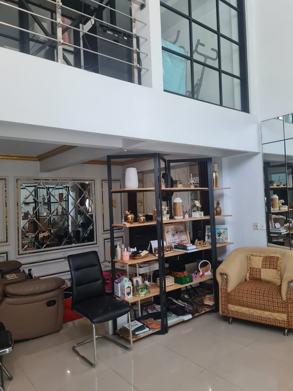 Rumah Semi Furnished di Perumahahan Pondok Maritim Indah Wiyung Surabaya Barat - 10