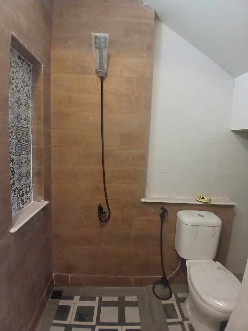 Rumah Klasik 2 lantai di Kalimulya Depok - 10