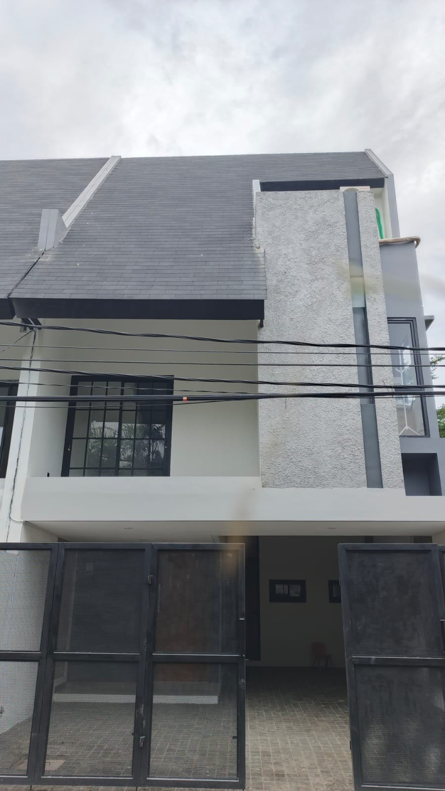 Rumah modern minimalis strategis di Cirendeu Tang Sel - 2