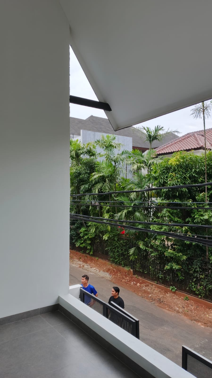 Rumah modern minimalis strategis di Cirendeu Tang Sel - 16