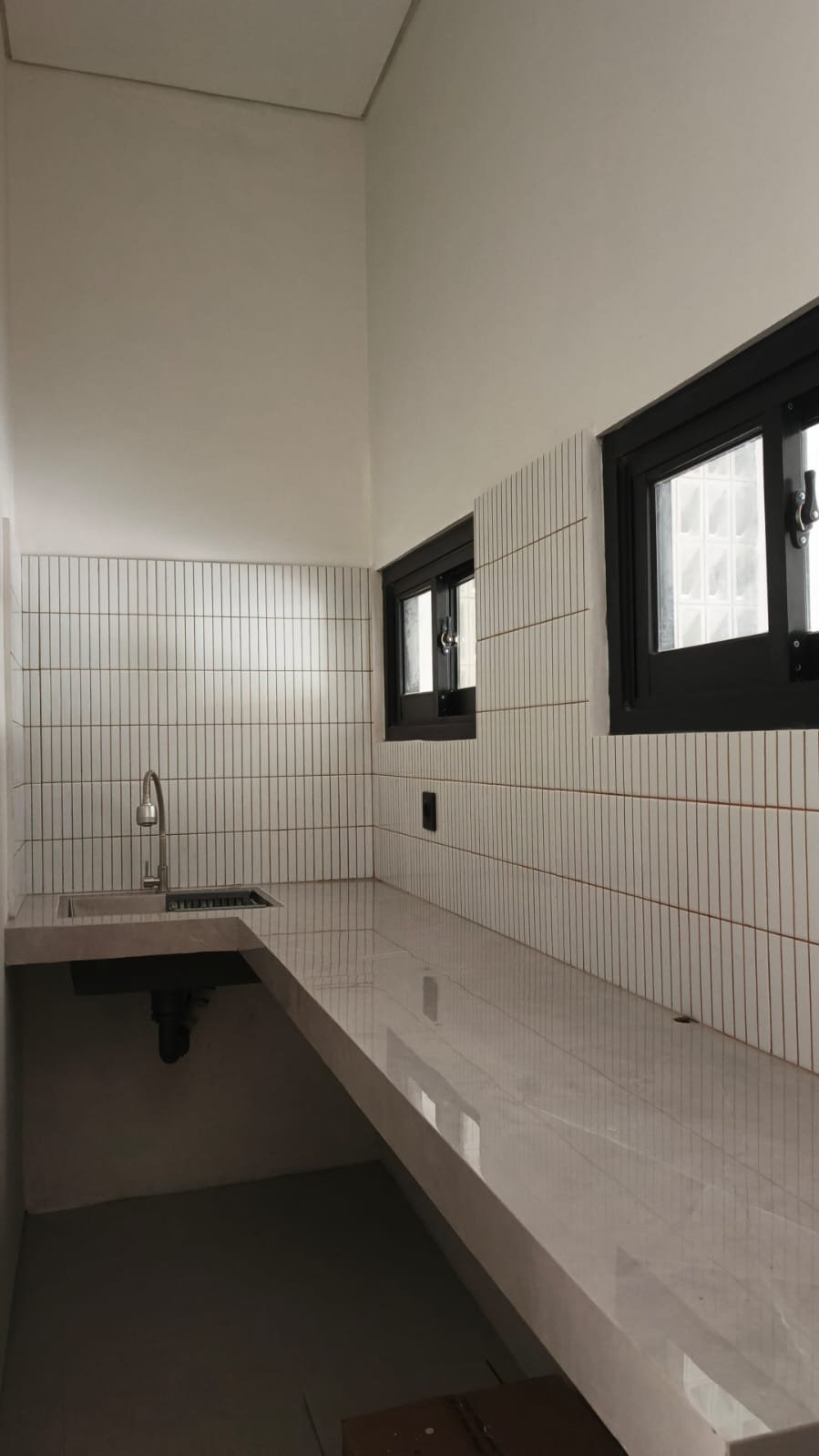 Rumah modern minimalis strategis di Cirendeu Tang Sel - 24