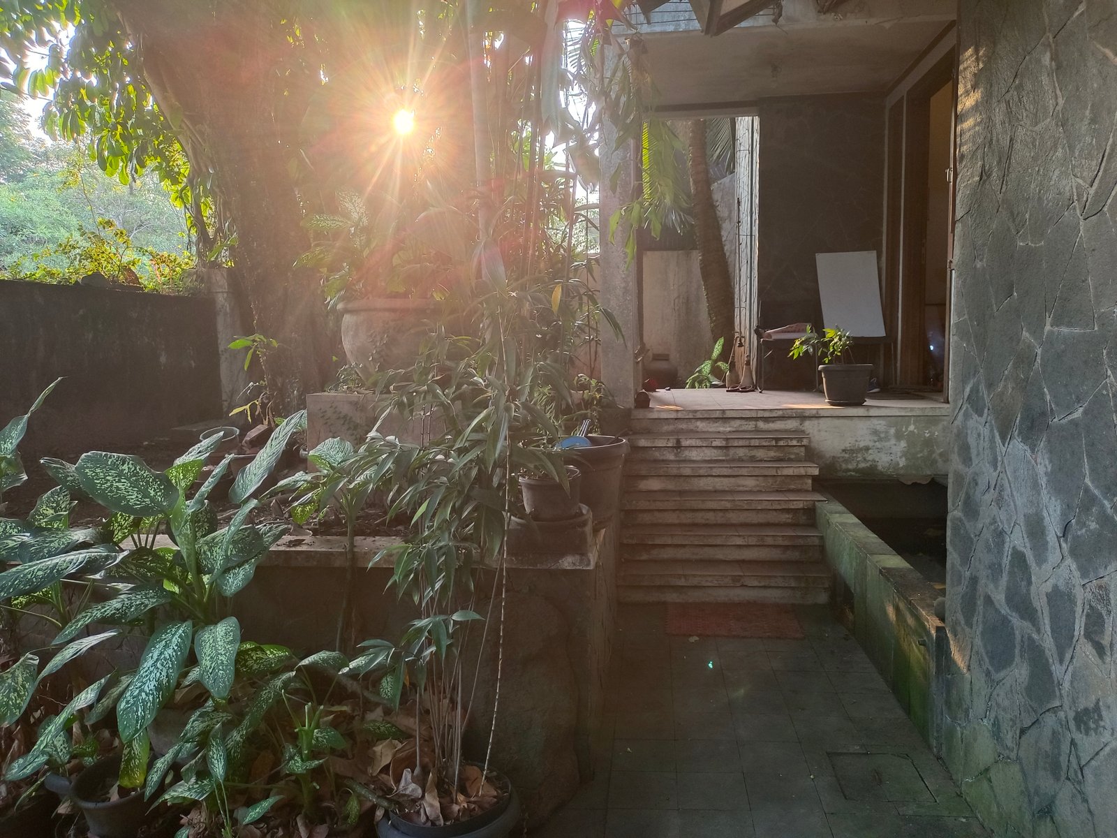Jual Rugi Bintaro Sektor 7 Perumahan Cikini 3, ada halaman depan dan belakang, kolam ikan, Garasi 2 mobil, Gudang, keamanan 24 jam, kartu khusus penghuni serta jalanan luas 4 mobil - 32