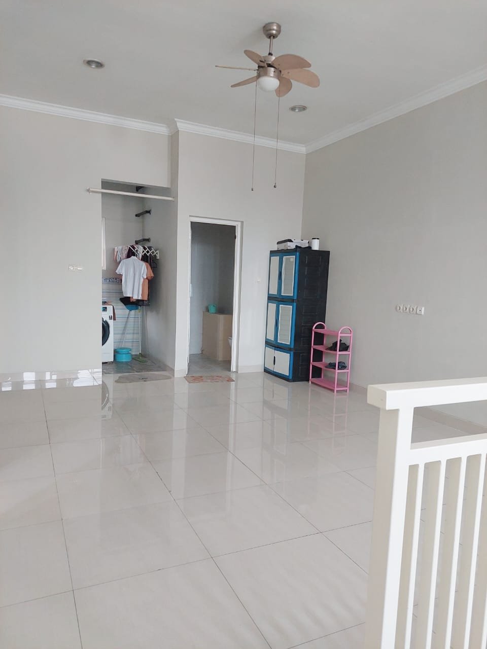 ‼️JUAL CEPAT TURUN HARGA‼️ Rumah Minimalis Modern Semi Furnished Lokasi Karah Surabaya - 3
