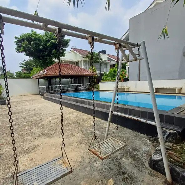rumah komplek di ciganjur ada kolam renang - 39