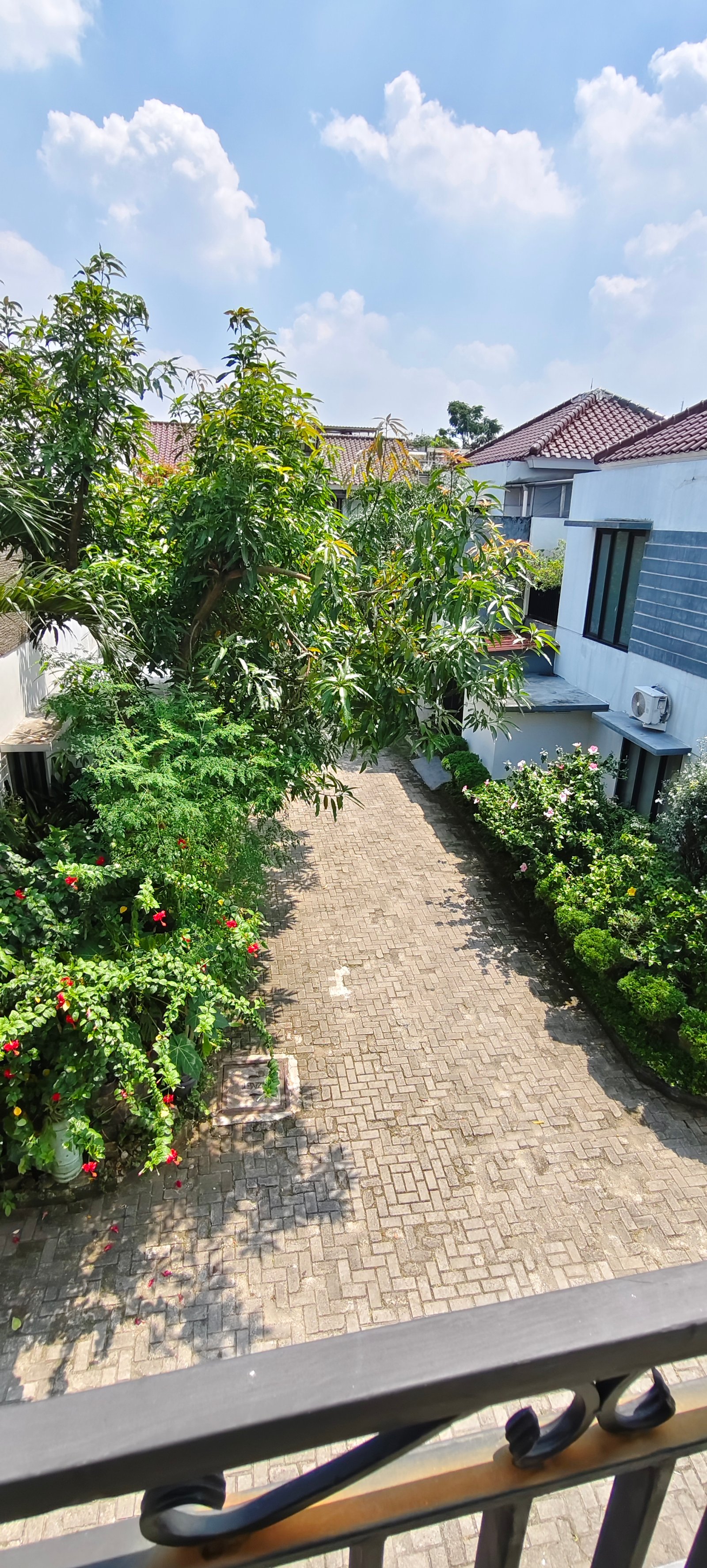 rumah komplek di ciganjur ada kolam renang - 33