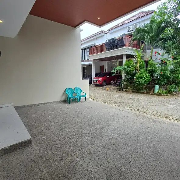 rumah komplek di ciganjur ada kolam renang - 35