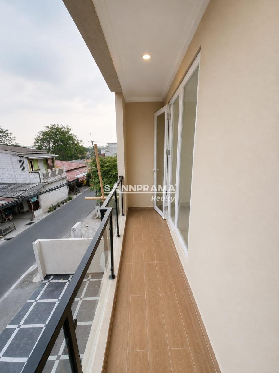 Rumah 2 lantai Modern Tropis di Mampang Depok - 22