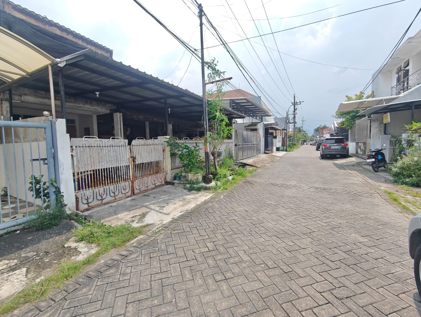 Dijual Rumah - Lokasi Strategis - 3