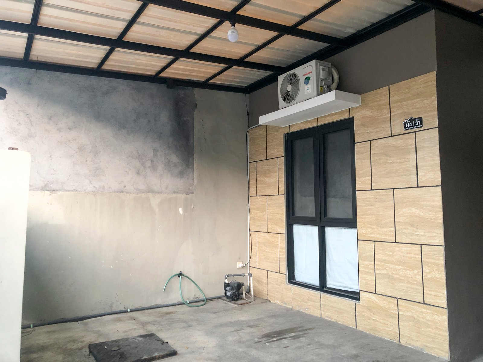 Disewakan Rumah Semi-Furnished Alana Regency Tambak Oso - 3