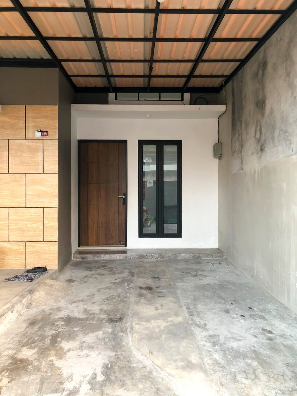 Disewakan Rumah Semi-Furnished Alana Regency Tambak Oso - 2
