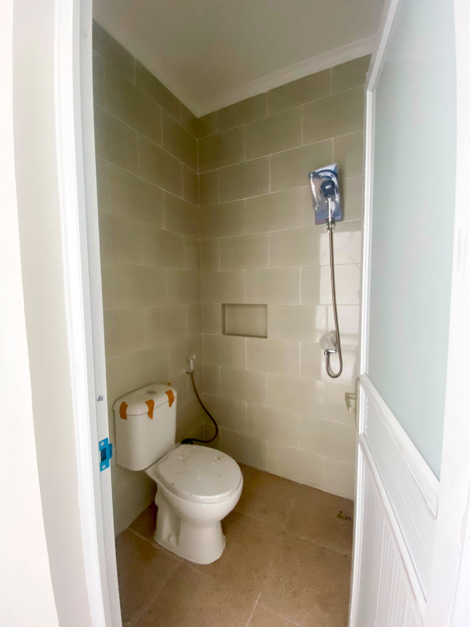 Disewakan Rumah Semi-Furnished Alana Regency Tambak Oso - 7