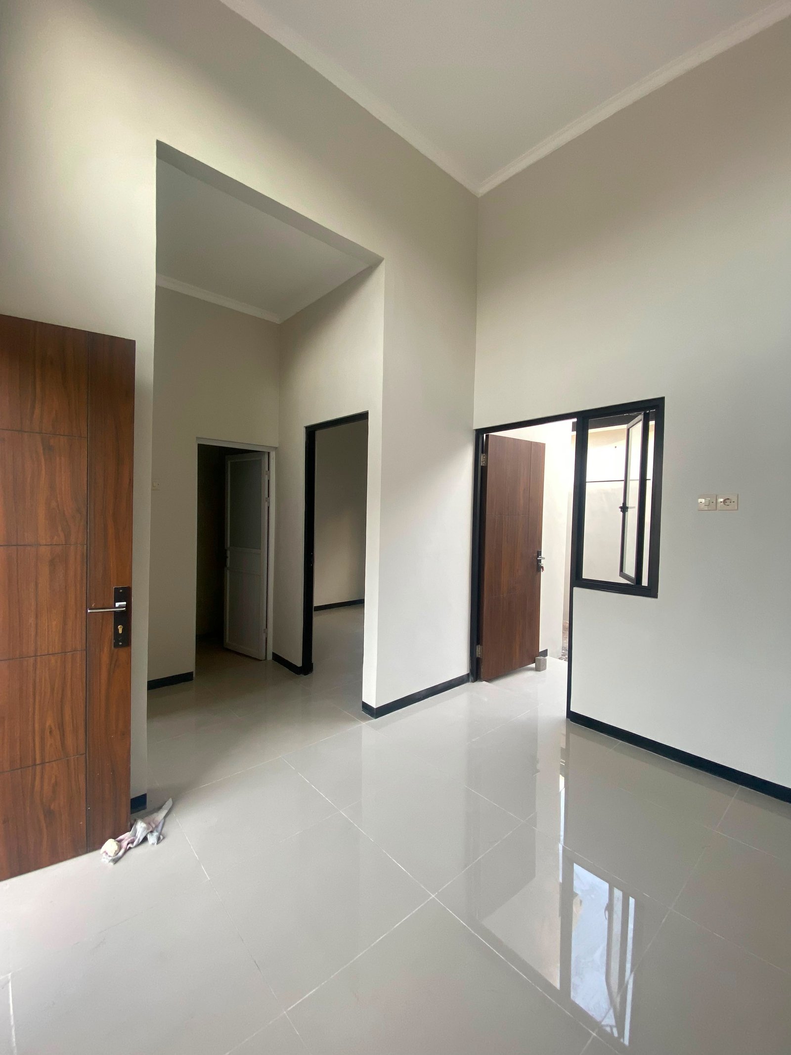 Disewakan Rumah Semi-Furnished Alana Regency Tambak Oso - 9