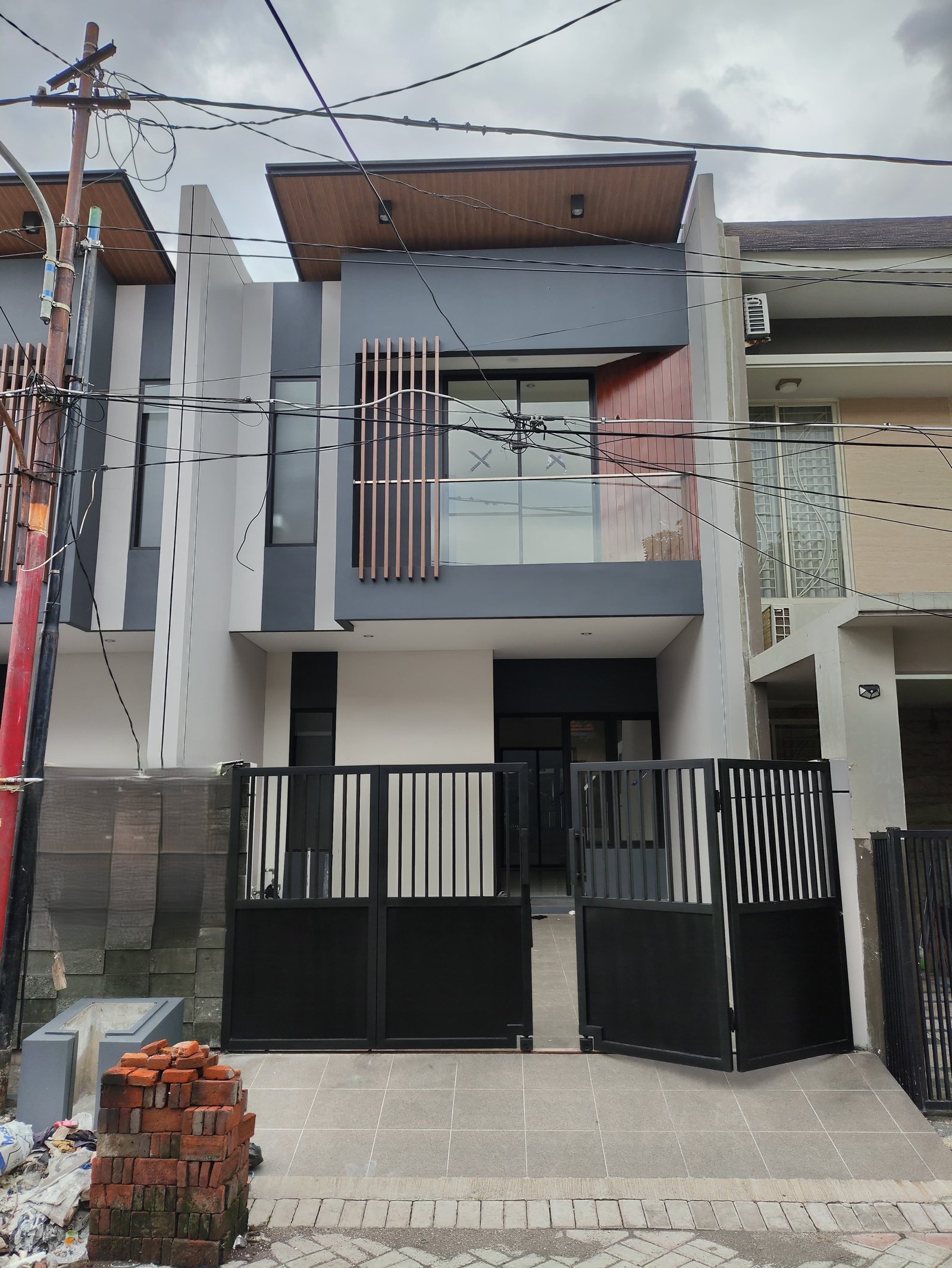 Rumah Modern Baru Gress Lokasi Mulyosari Mulyorejo Surabaya Timur - 9